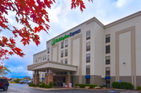  Holiday Inn Express & Suites Fayetteville University of Arkansas Area, an IHG Hotel  Фейетвилл